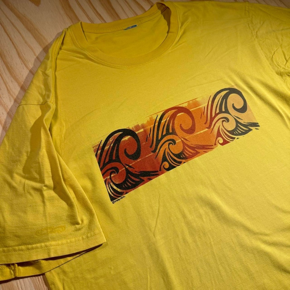 Crazy Shirts Hawaii Mens XL Yellow Tribal Wave Graphic T-Shirt 1364